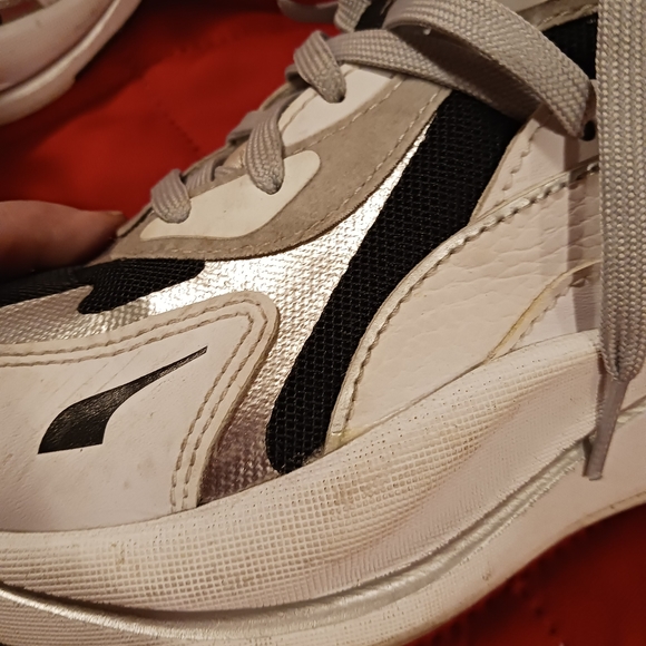 Puma - Picture 4 of 4